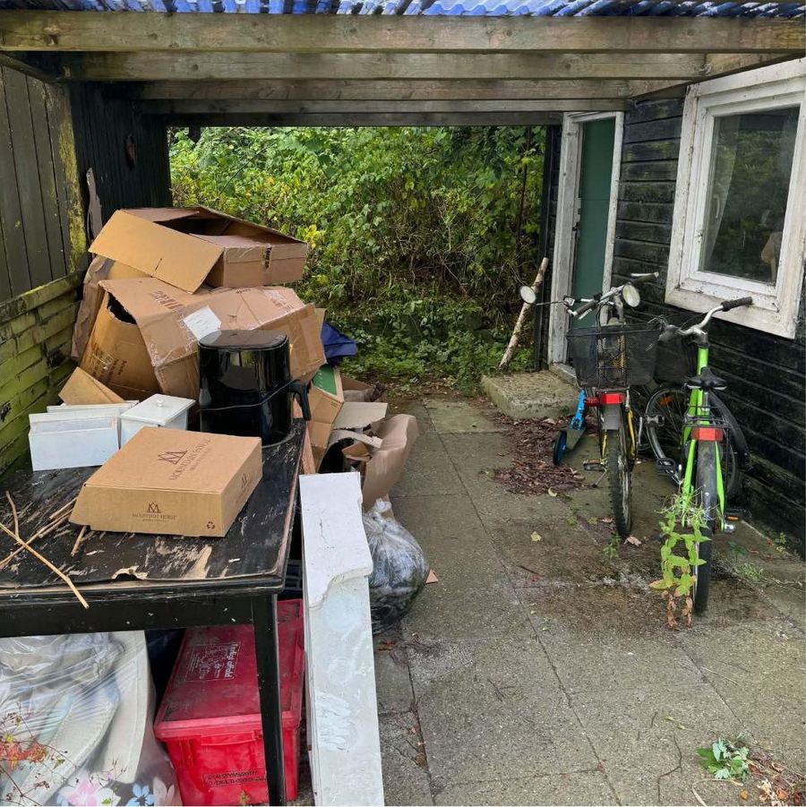 Carport før oprydning